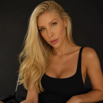22yo Brazilian Blonde escort in Marylebone - Story 1