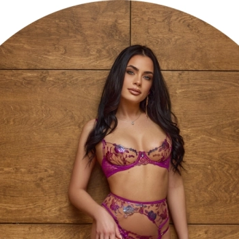 24yo Eastern European Brunette escort in Notting Hill Gate - Story 4