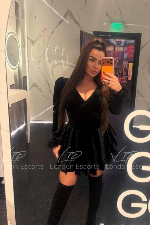 27yo Eastern European Brunette escort in Earls Court - Photo 7