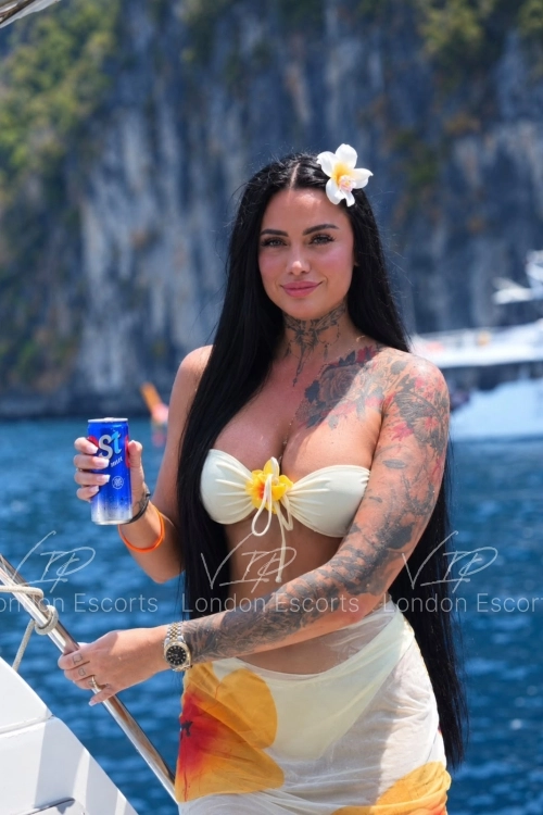 26yo Eastern European Brunette escort in Marylebone - Photo 2