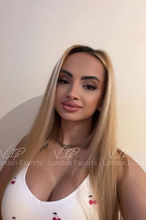 22yo Eastern European Blonde escort in Bayswater - Photo 15