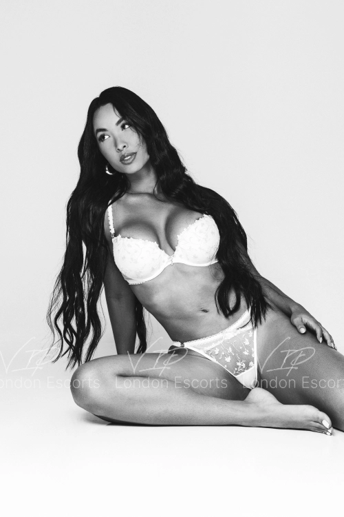 22yo Brazilian Brunette escort in Battersea - Photo 4