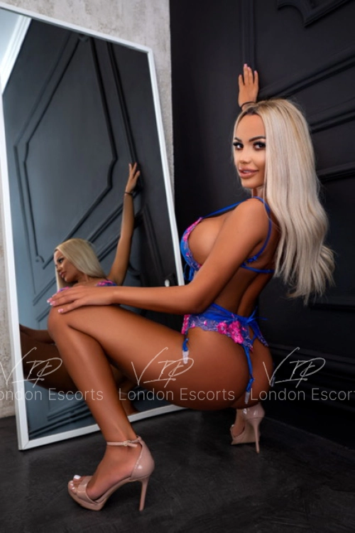 26yo Eastern European Blonde escort in Earls Court - Photo 4