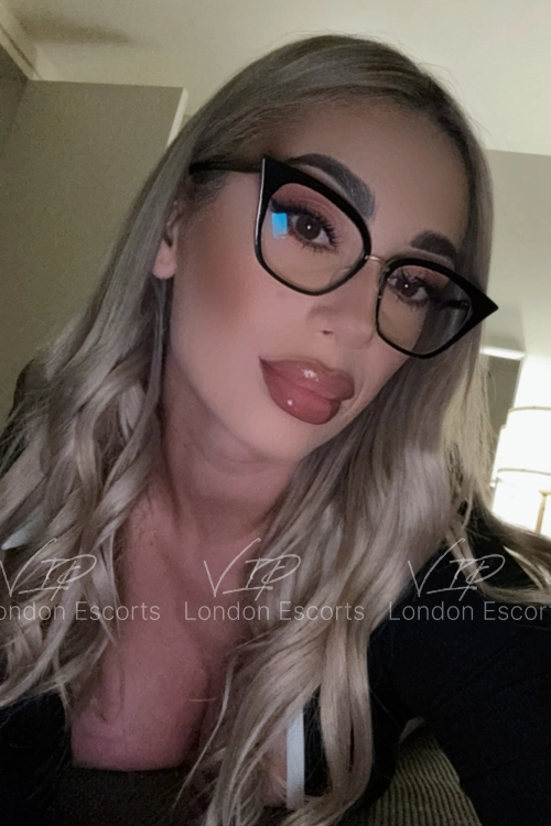 25yo Eastern European Blonde escort in High Street Kensington - Photo 8