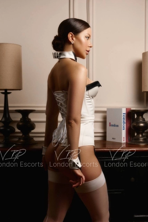 25yo Ukrainian Brunette escort in Kensington - Photo 4