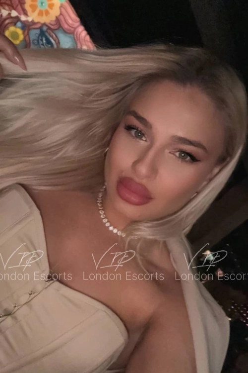27yo Eastern European Blonde escort in Marylebone - Photo 16
