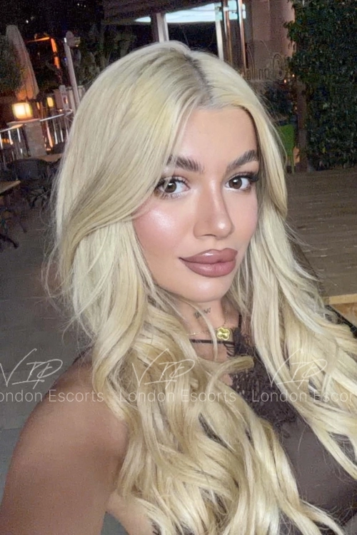 25yo Eastern European Blonde escort in Marylebone - Photo 9