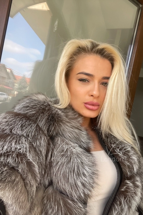 27yo Eastern European Blonde escort in Regents Park - Photo 8